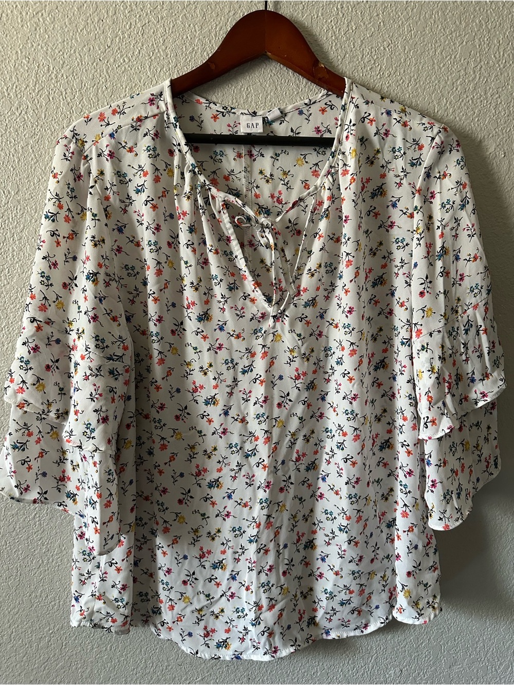GAP White Floral Tie-Front Flutter Sleeve Blouse